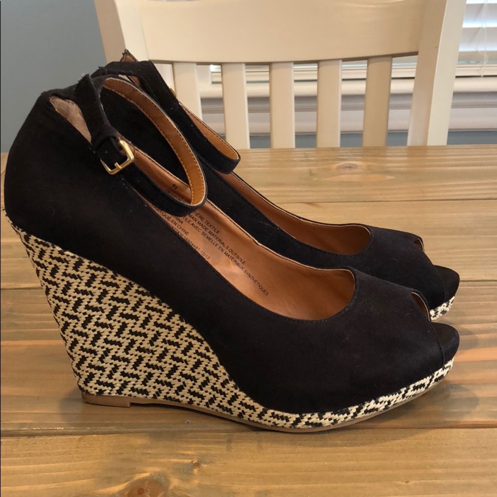 Black Peep-toe Wedge Shoes